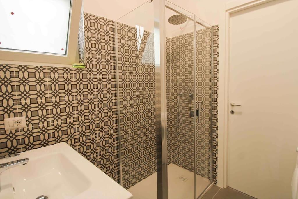 Delicious 2 Bed Room Apartment And Garden By Yh Roma Exterior foto
