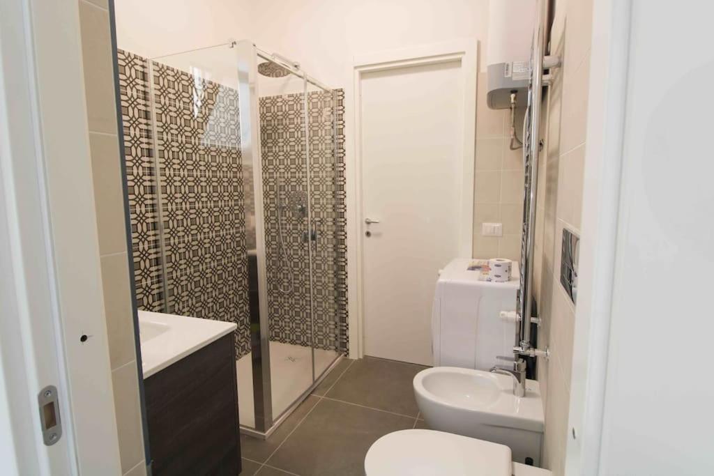 Delicious 2 Bed Room Apartment And Garden By Yh Roma Exterior foto