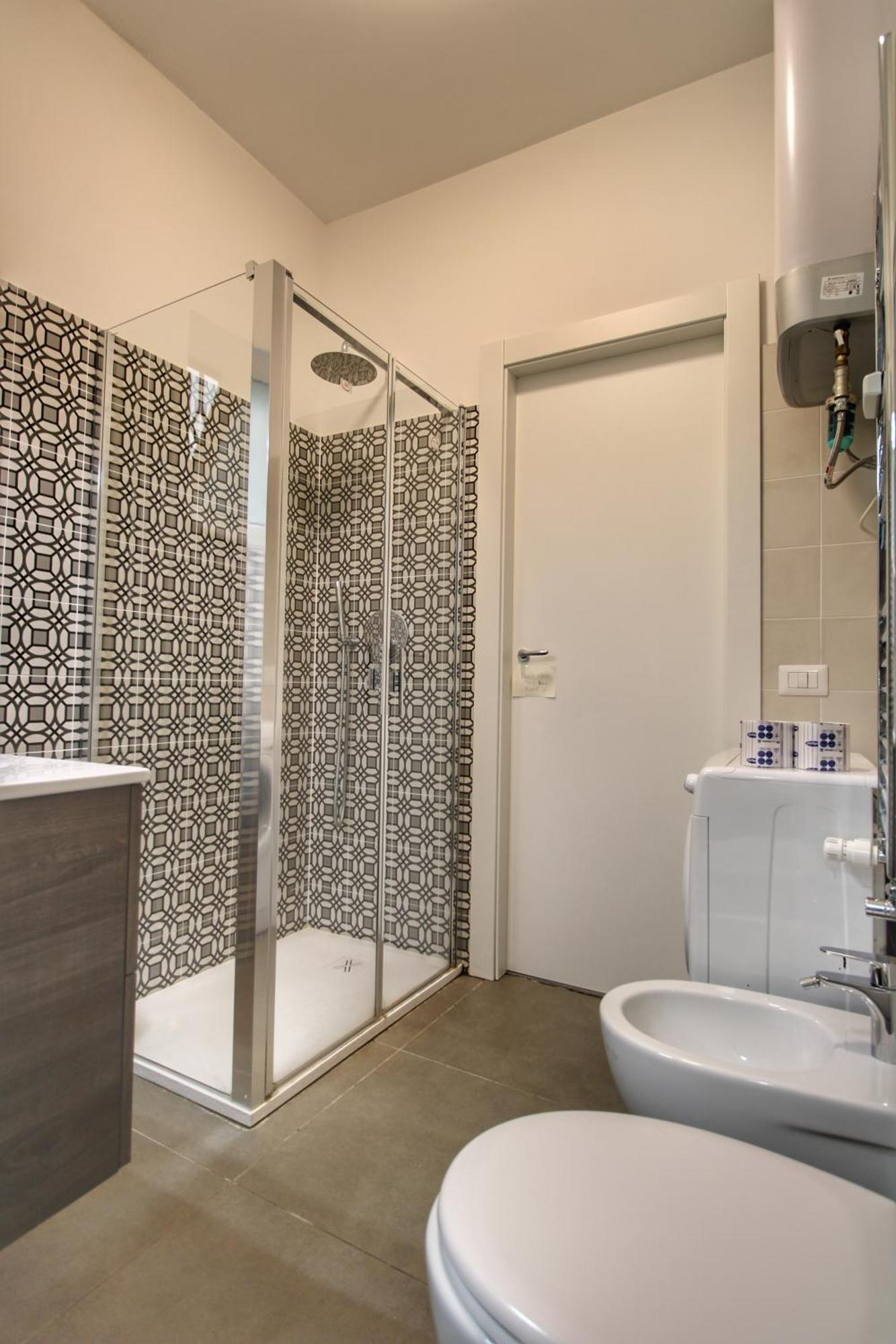 Delicious 2 Bed Room Apartment And Garden By Yh Roma Exterior foto